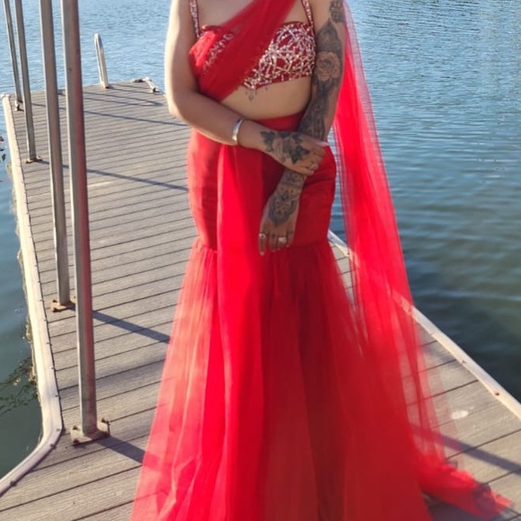 Designer sharara saree. In perfect condition . Comes with matching bag a… - Picture 2 of 2